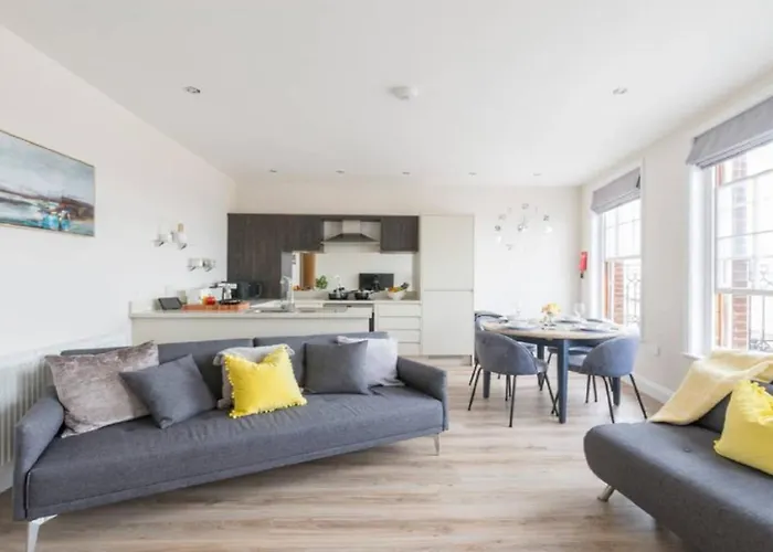South Quay Penthouse - 2 Bed