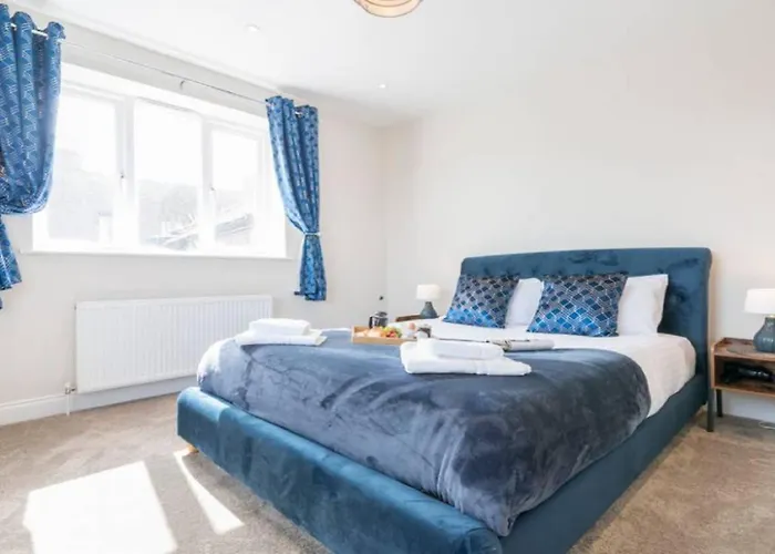 South Quay Penthouse - 2 Bed