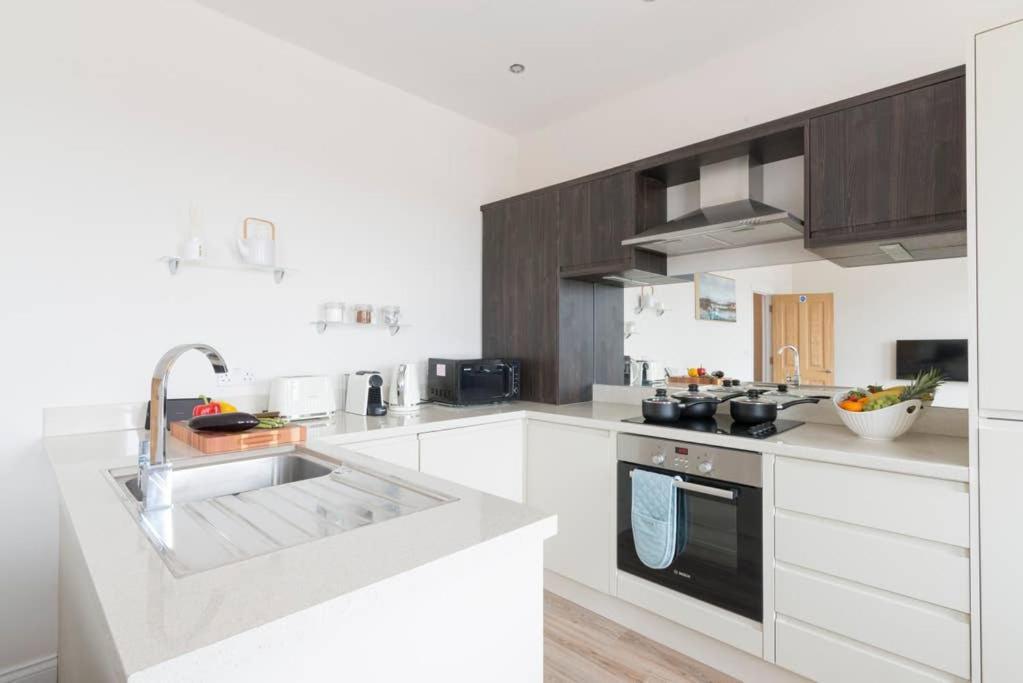 South Quay Penthouse - 2 Bed *